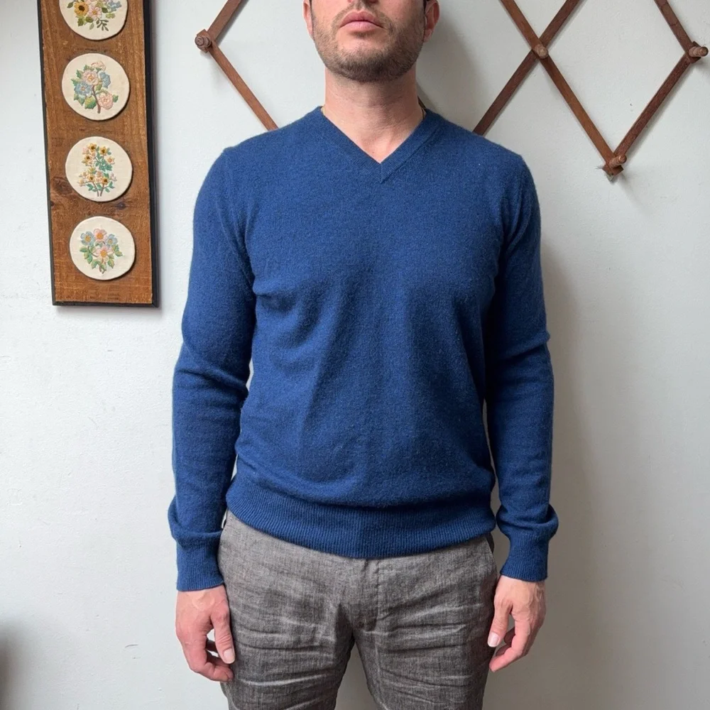 Bloomingdales Cashmere Blue V-Neck Sweater